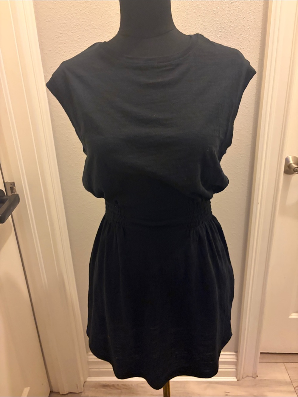 Zsupply Black Sleeveless Waist-Detail DressSize XS